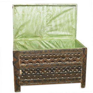 Baúl marroquí antiguo de madera envejecida