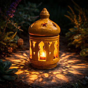 candelabro marroquí jardín amarillo noche