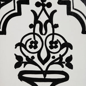 Mesita de noche árabe blanca y negra pintada a mano