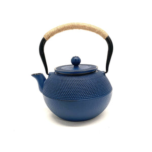 Tetera japonesa de hierro fundido azul