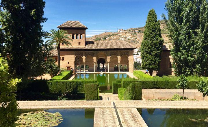 Descubre las celosías de la Alhambra más famosas
