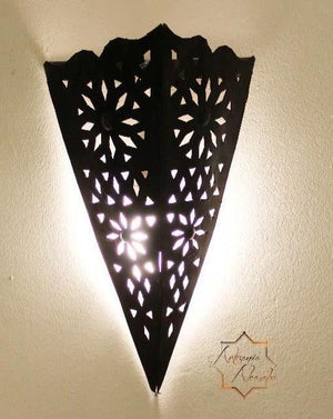 نموذج هرم مصباح حائط مغربي