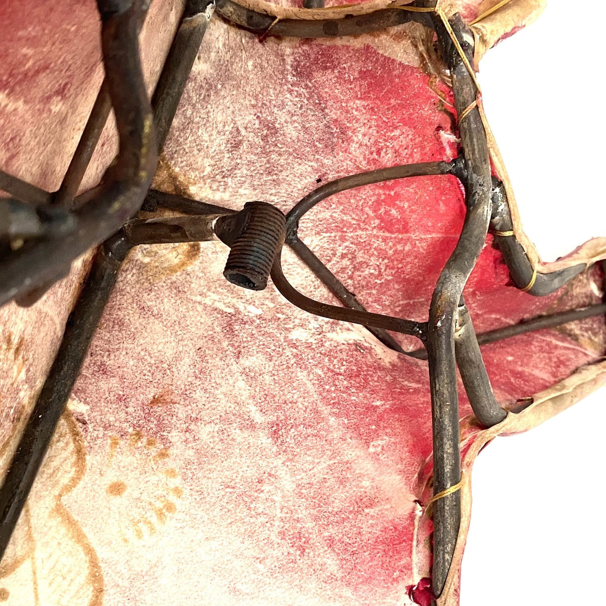 Aplique marroquí de piel lagarto rojo instalación