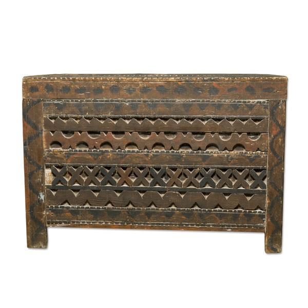 Baúl marroquí antiguo de madera envejecida