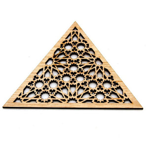 Estrutura de madeira triangular árabe - Muzalaz design