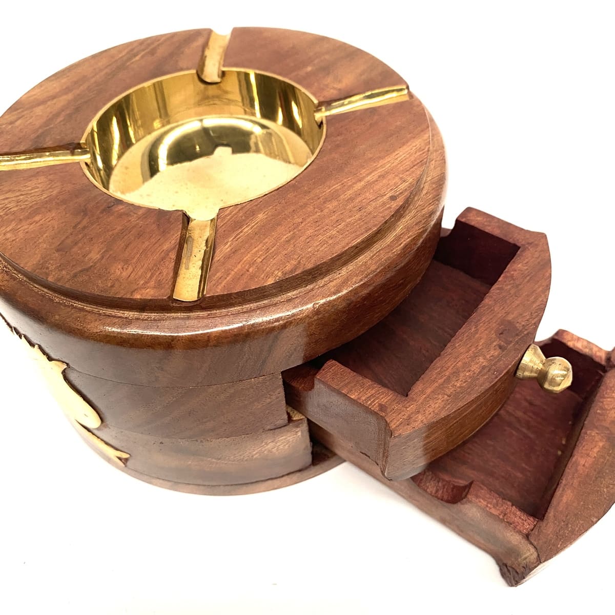 Cenicero de madera souvenir Granada detalle