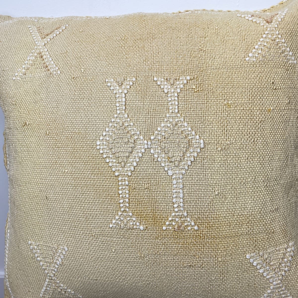 cojín seda de cactus amarillo detalle