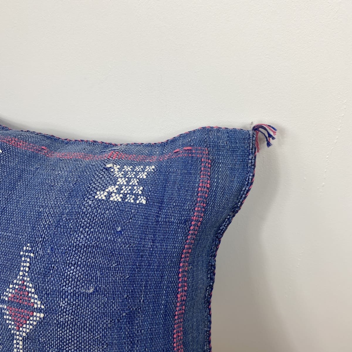 cojín seda cactus azul esquina