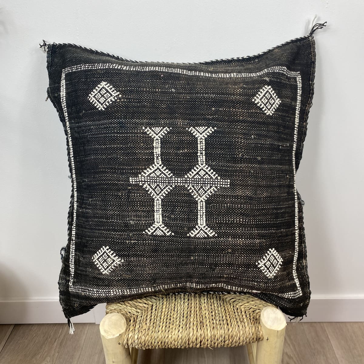 cojín seda de cactus negro