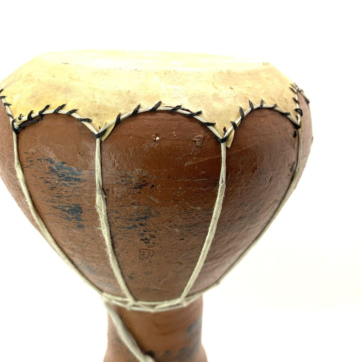 Darbuka marroquí de cerámica y piel