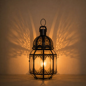 farol árabe Mudabbal encendido