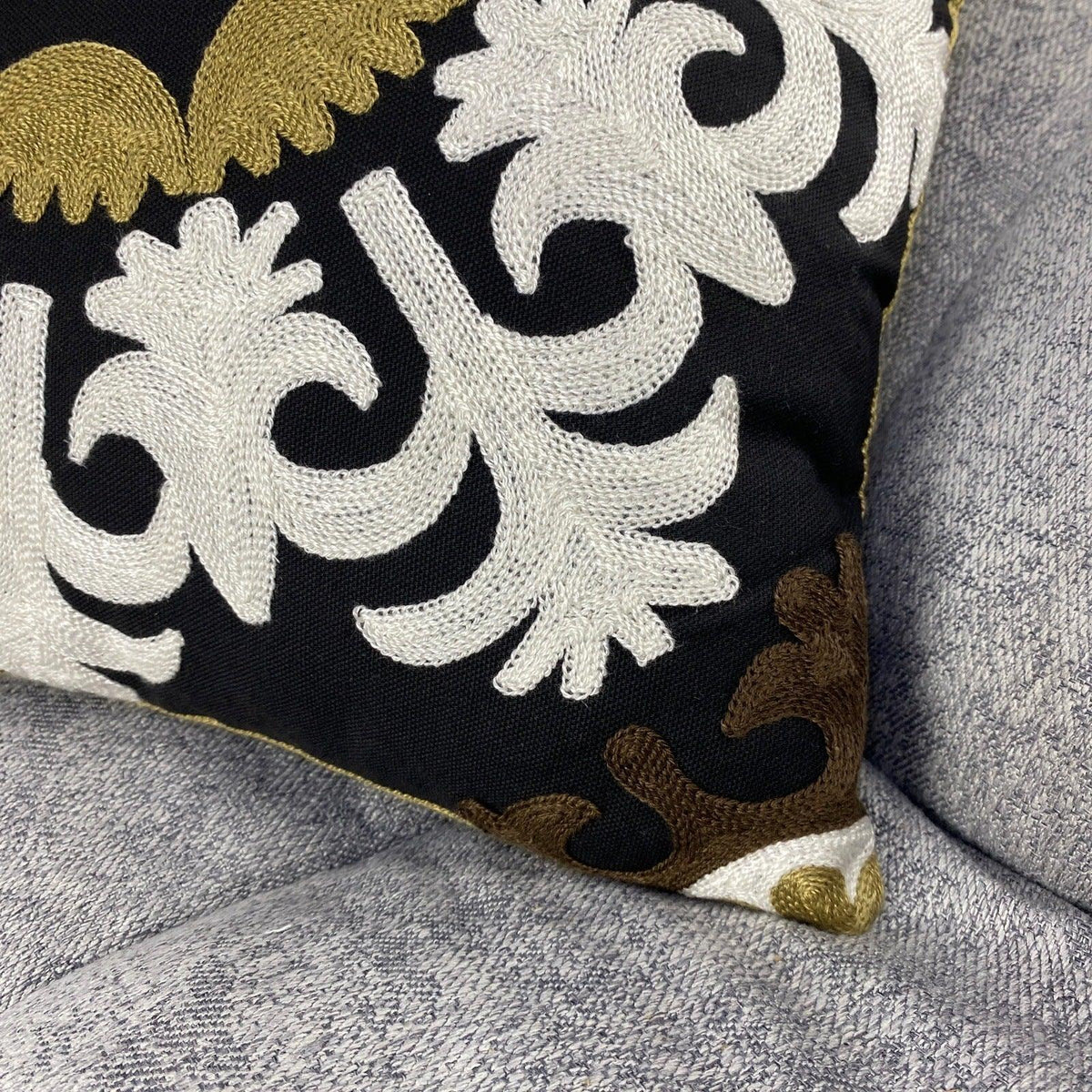 Funda de cojín árabe floral blanco y negro MK12