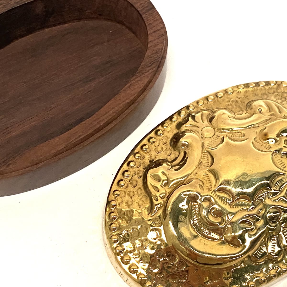 Joyero árabe de madera y latón ovalado Gold detalles