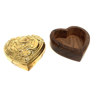Boîte à bijoux arabe en bois et laiton, détail cœur gravé