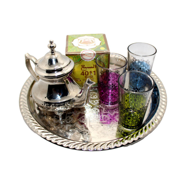 Juego de té marroquí, tetera y vasos adornados al estilo tradicional ai