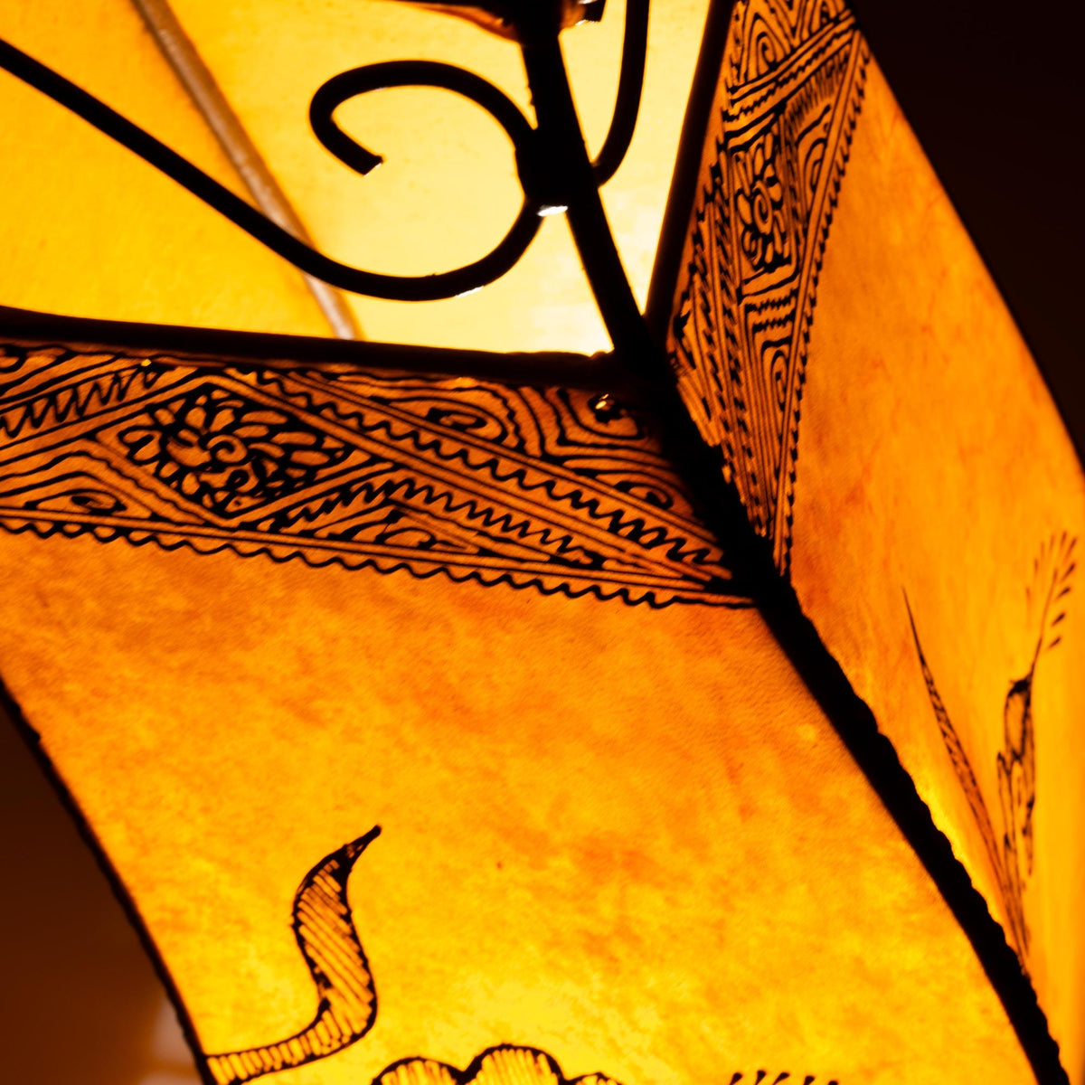 Lámpara marroquí de henna y piel 150cm naranja