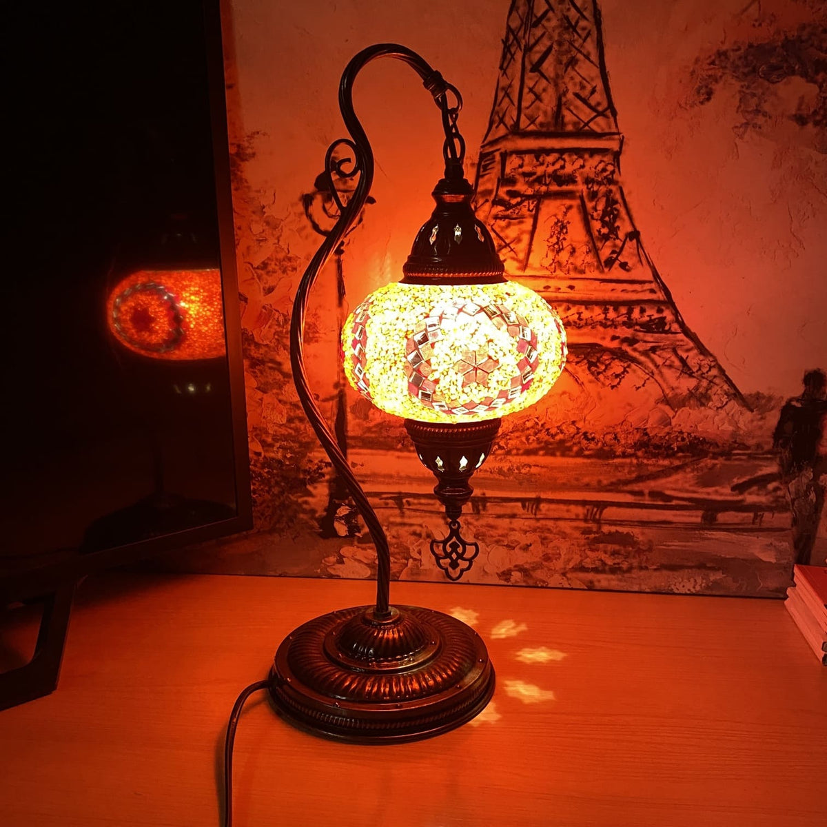 Lámpara turca de mesa estrella roja enendida
