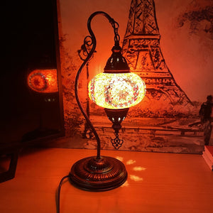 Lámpara turca de mesa estrella roja enendida