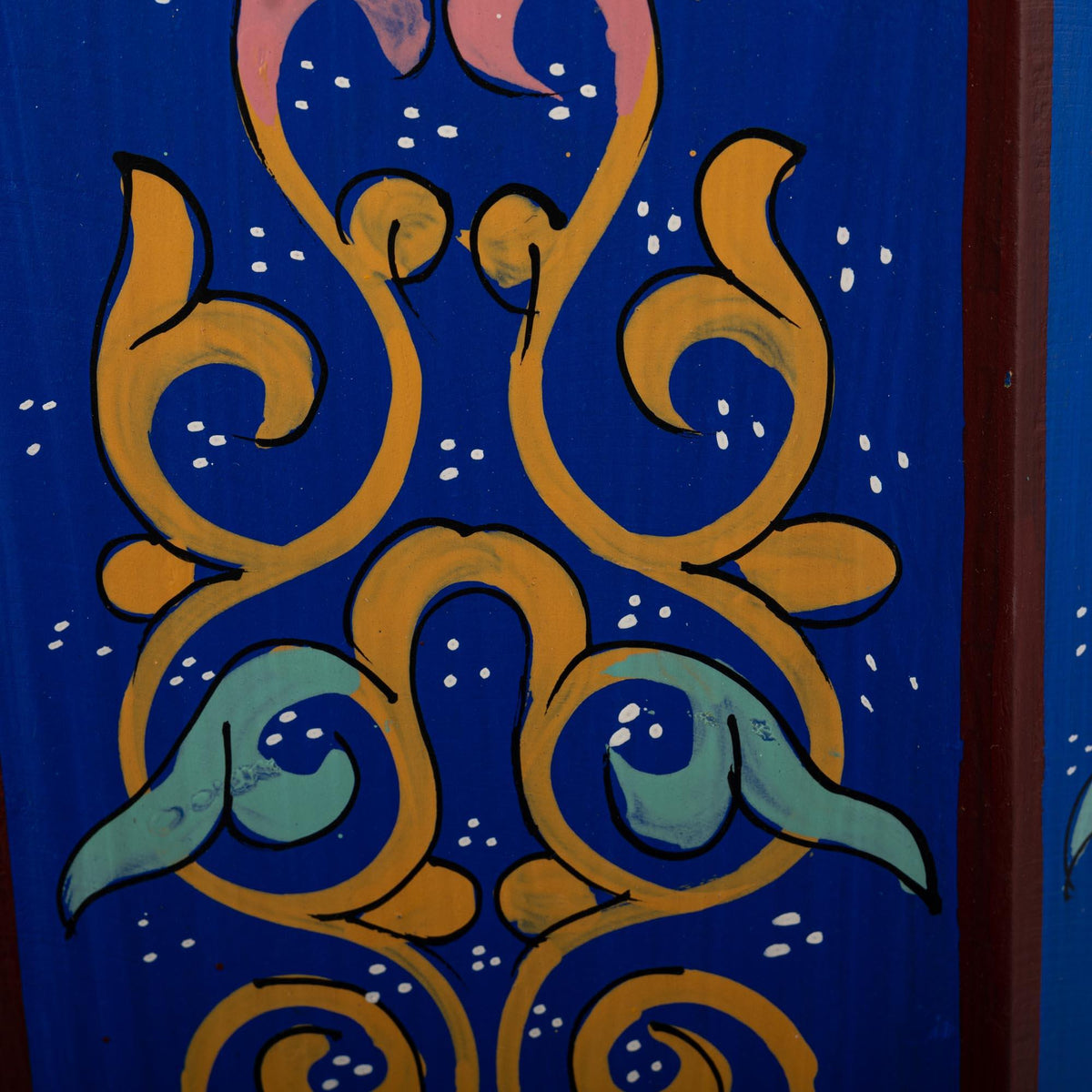 Mesa marroquí de madera pintada a mano azul