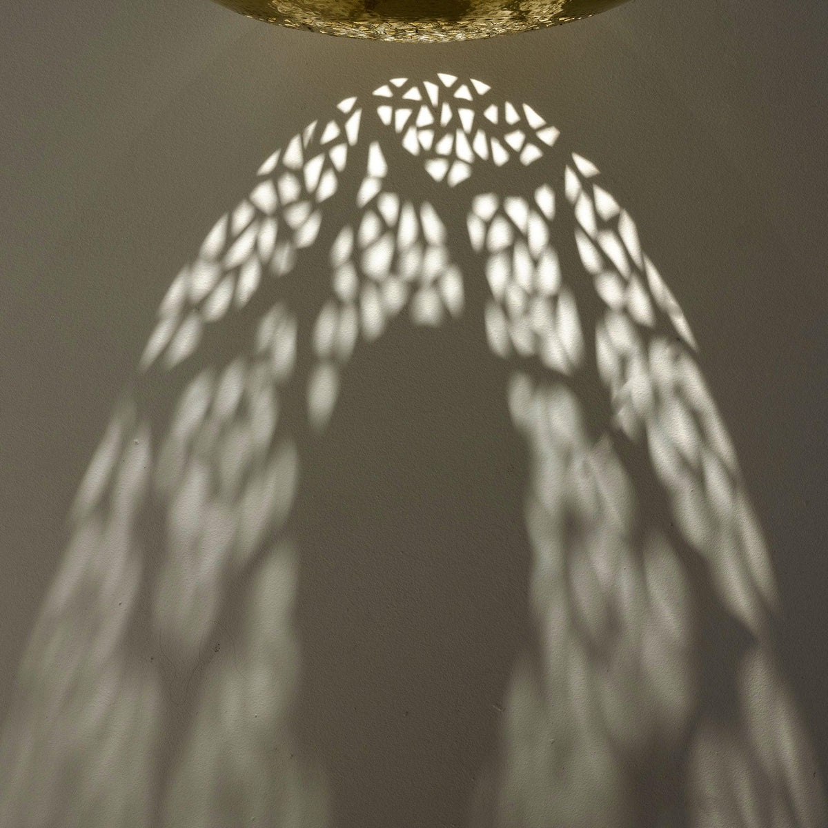 Plafón árabe redondo de metal dorado on