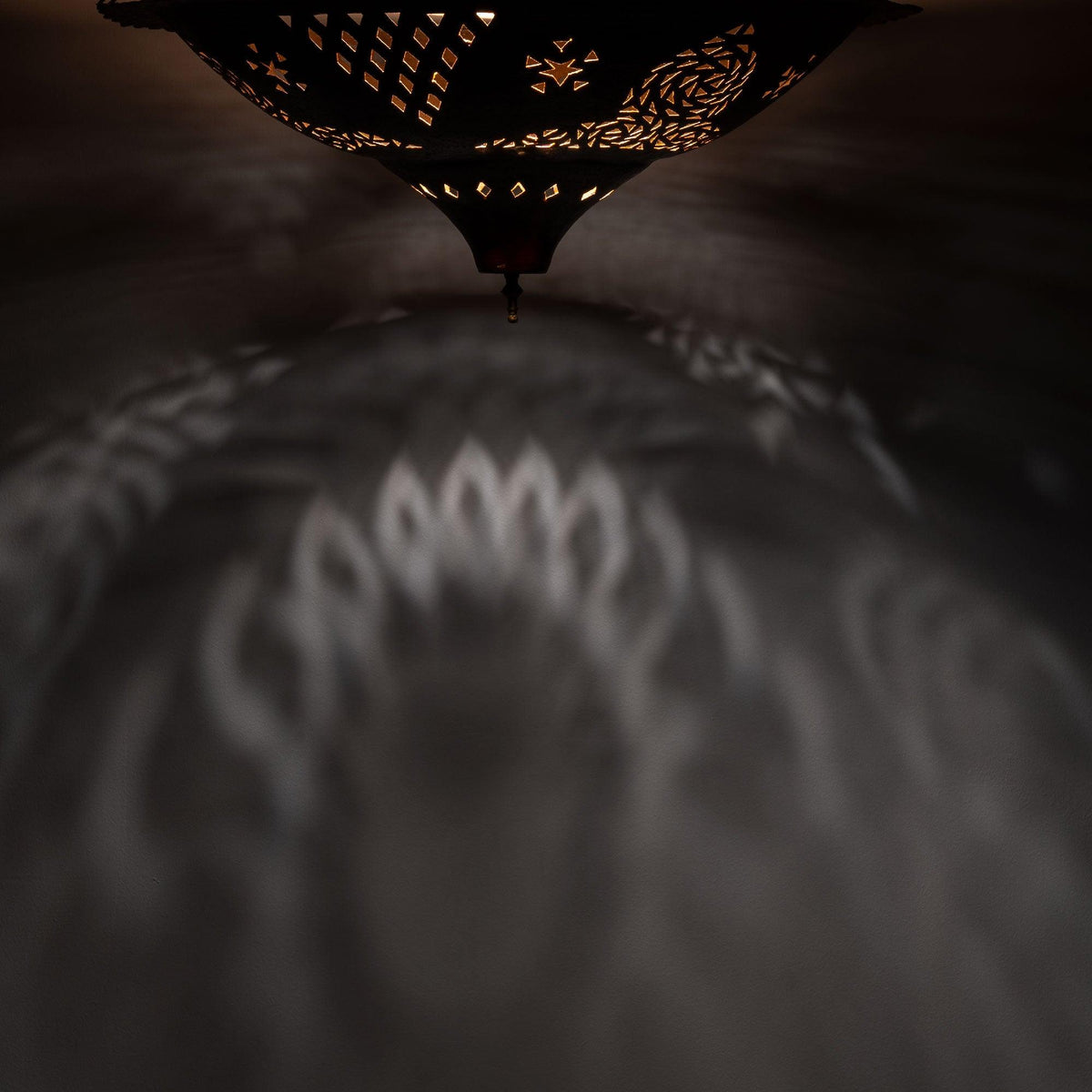 Plafón marroquí marrón de forja calada 40cm