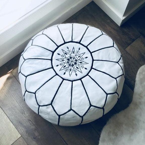 Puff marroquí de cuero natural blanco