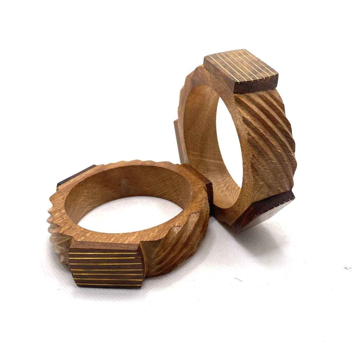 Pulsera de madera labrada