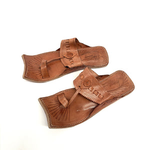 sandalia marroquí piel hombre detalle