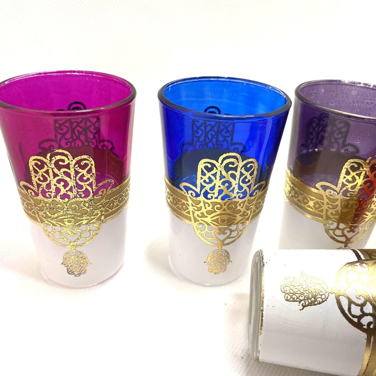 Vasos de té moruno Hamsa blanca