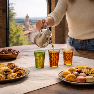 vasos de té moruno alhambra escena